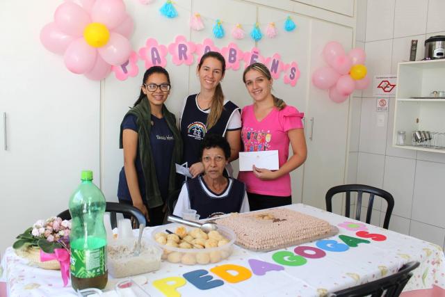 COMEMORAO AO DIA DA ASSISTENTE SOCIAL, DIA DA PROFISSIONAL DA LIMPEZA E DIA DA PEDAGOGA. 