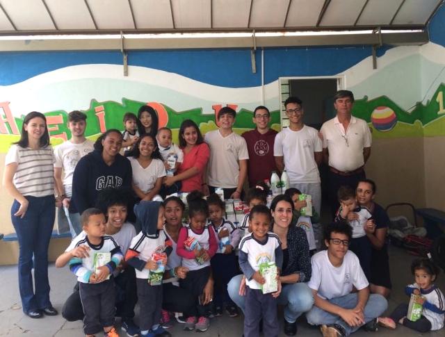 Doação de Leite e Sabonetes Escola ETEC Antonio de Pádua Cardoso